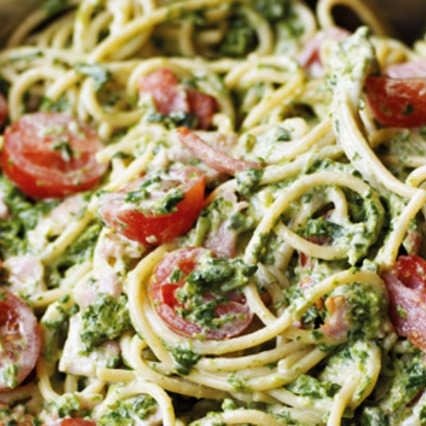 Pasta with spinach, olives and pine nuts en